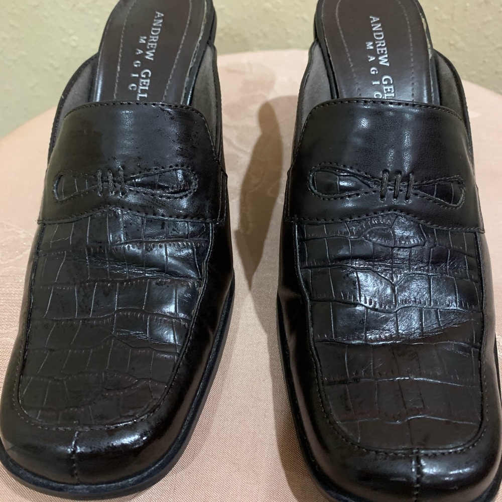 Low heeled Mules Chocolate brown. Comes with box